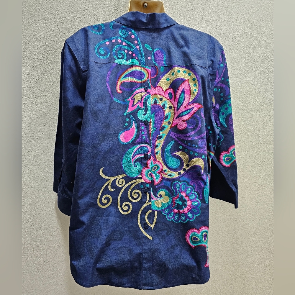 Chico's Navy Bright Paisley No Iron Blouse size 3 - Picture 4 of 4